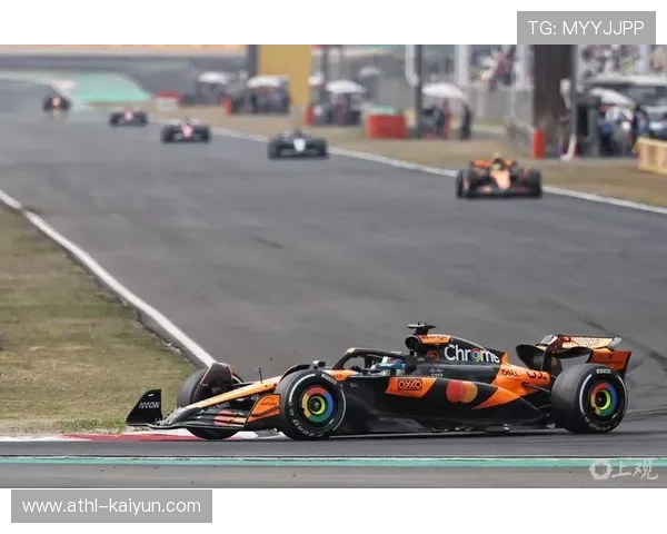 迈凯伦意大利站车队指令引争议，皮亚斯特里被迫让车