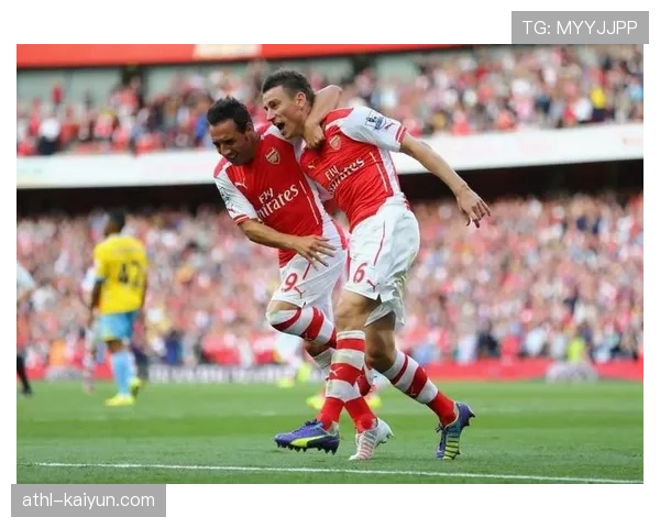 特写：阿森纳门将拉亚神勇扑出维尼修斯单刀，酋长球场瞬间沸腾